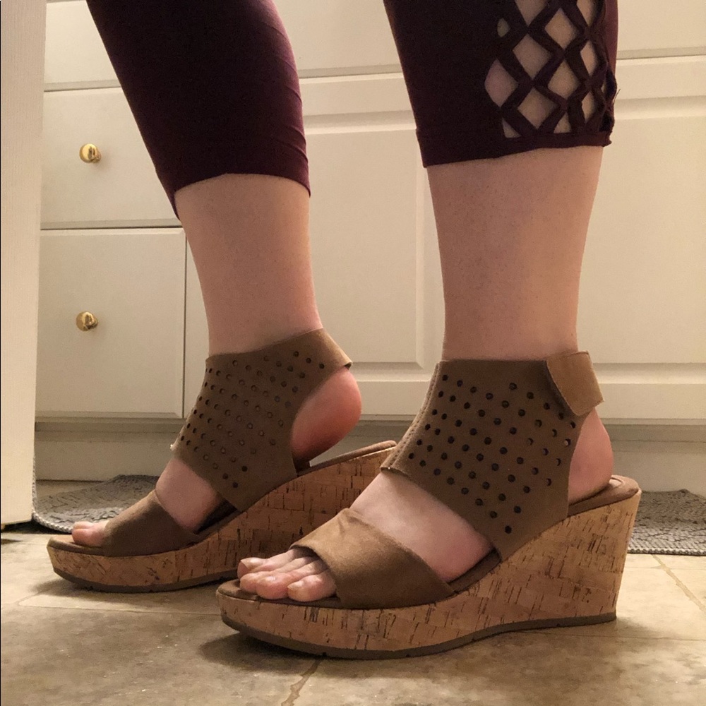 Tan Wedges